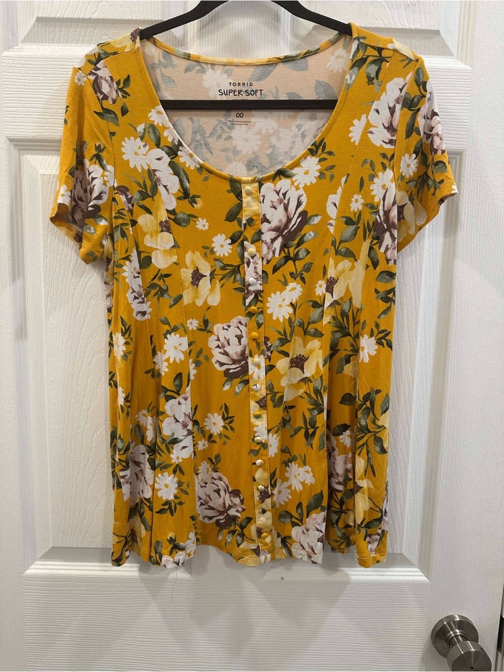 Torrid Super Soft Knits Yellow Floral Scoop Neck Button Front Top Size 00